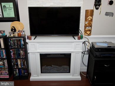 437 Christopher Ave unit 11, Gaithersburg, MD 20879 - photo 5