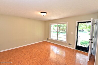 2917 Arlington Ct, Louisville, KY 40299 - photo 5