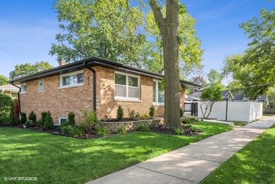 979 S Saylor Ave, Elmhurst, IL 60126 - photo 2