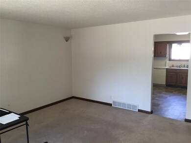 2905 Outlook Dr SW, Cedar Rapids, IA 52404 - photo 5