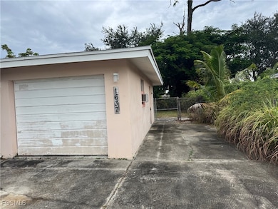 1637 Merrimack Ct, Fort Myers, FL 33907 - photo 3