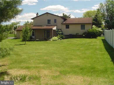 1739 Michael Dr, Whitehall, PA 18052 - photo 4