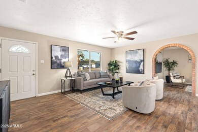 6223 W Earll Dr, Phoenix, AZ 85033 - photo 5