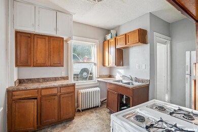 209 E 13th St, Davenport, IA 52803 - photo 5