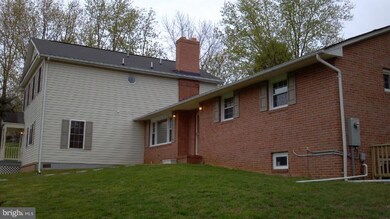 5710 Oakview Dr, Sykesville, MD 21784 - photo 4