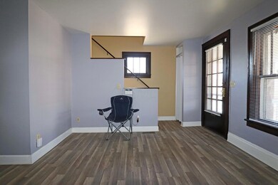 15-lite entry door, closet