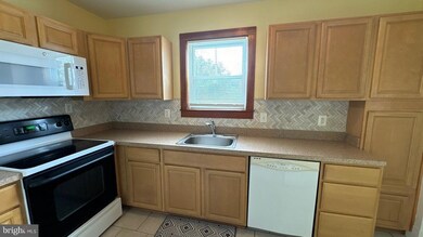 5637 Oregon Ave, Halethorpe, MD 21227 - photo 7