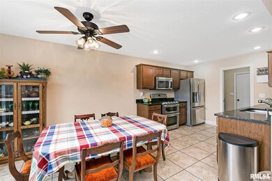 16 Hidden Valley Cir, Davenport, IA 52804 - photo 6