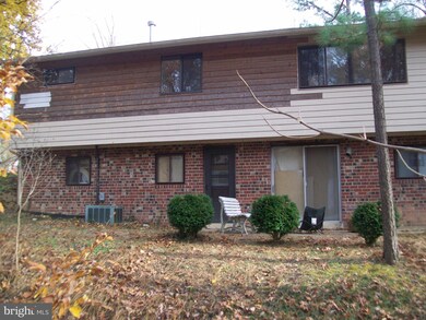 8214 Springfield Village Dr, Springfield, VA 22152 - photo 2