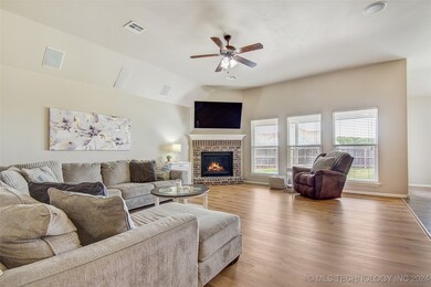 2103 E 132nd Place S, Bixby, OK 74008 - photo 5