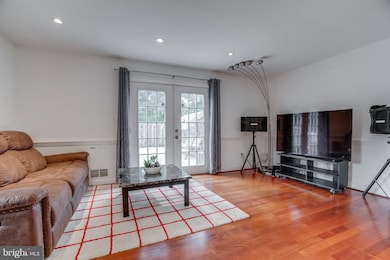 2914 Williamsburg Ct, Woodbridge, VA 22191 - photo 3