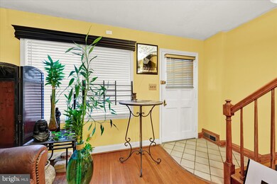 2934 Edgecombe Cir N, Baltimore, MD 21215 - photo 4