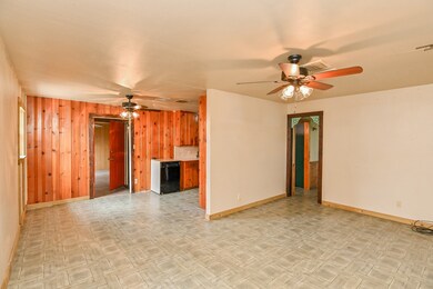 Living room / dining