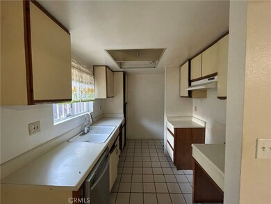 1575 S Reservoir St unit H, Pomona, CA 91766 - photo 6