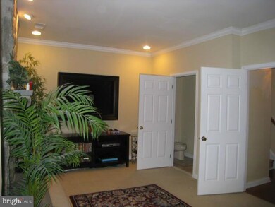 25251 Nesting Square, Chantilly, VA 20152 - photo 2