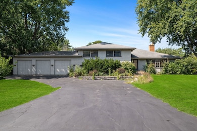 2250 White Oak Dr, Northbrook, IL 60062 - photo 3