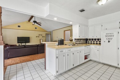 330 Coventry Ln, Alvin, TX 77511 - photo 6