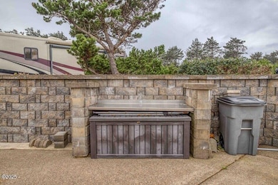72 N Coast Hwy, Newport, OR 97365 - photo 4