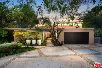 1025 Cove Way, Beverly Hills, CA 90210 - photo 3