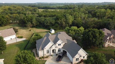 4628 SW Moundview Dr, Topeka, KS 66610 - photo 2