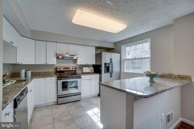 7981 Tyson Oaks Cir, Vienna, VA 22182 - photo 7