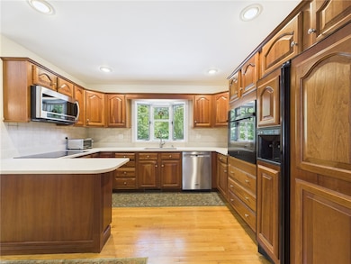 Spacious Eat in Kitchen