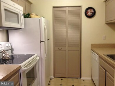 22 Fitzwatertown Rd unit G9, Willow Grove, PA 19090 - photo 7