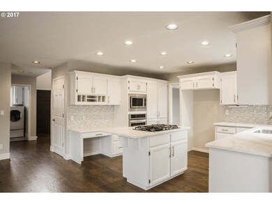 2653 SW Phyllis Dr, Gresham, OR 97080 - photo 5