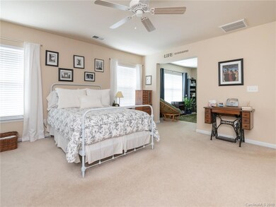 1076 Mountain Laurel Ct, Matthews, NC 28104 - photo 4