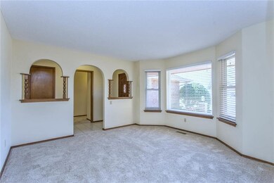 7012 N Comanche Ave, Warr Acres, OK 73132 - photo 4