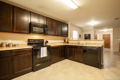 25002 Remington Oaks, San Antonio, TX 78261 - photo 6