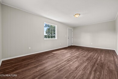 21 Lee St, Crossville, TN 38555 - photo 2