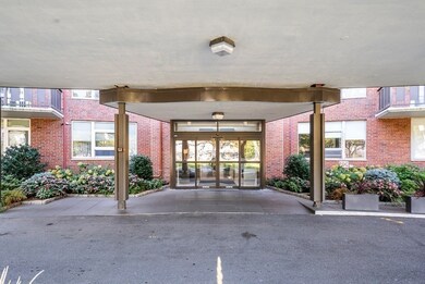 Imperial Towers unit 608, Chestnut Hill, MA 02467 - photo 3