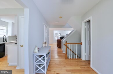 11236 Valley Bend Dr, Germantown, MD 20876 - photo 3