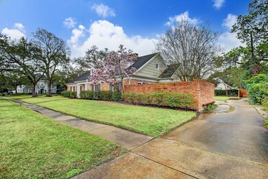 Driveway entrance from Stanmore Drive.