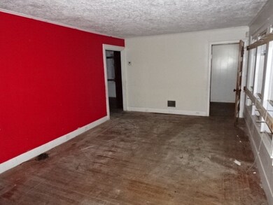 862 Worthington St, Springfield, MA 01105 - photo 5