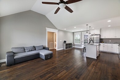 326 Shelby Cir, Shelbyville, TN 37160 - photo 2