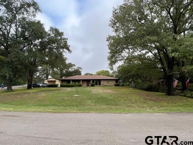 11247 Timber Creek Cir, Tyler, TX 75707 - photo 3