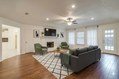 701 Stonebrooke Dr, Burleson, TX 76028 - photo 2