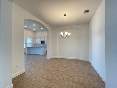 The formal dining with elegant arches is a great atmosphere for your formal meals or candlelit dinners.