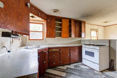Dan Holt 1605 N Oak Grove 2