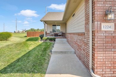 1224 Lazy Creek Dr, Newton, KS 67114 - photo 2
