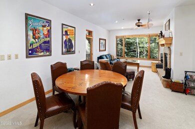 aspenwood_206_dining_living