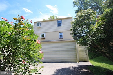 864 Delmont Dr, Wynnewood, PA 19096 - photo 7