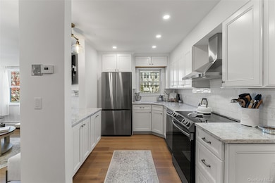 36 Greenridge Ave unit 302, White Plains, NY 10605 - photo 3