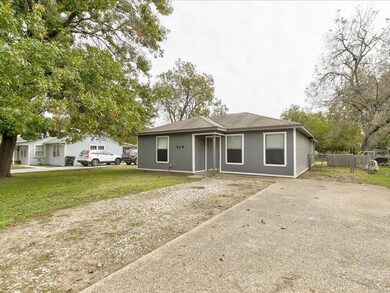 509 Poindexter Ave, Cleburne, TX 76033 - photo 6