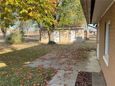 721 N 25th St, Mattoon, IL 61938 - photo 3