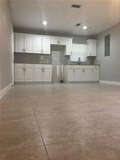 7508 Melaleuca Ln, Tampa, FL 33619 - photo 3