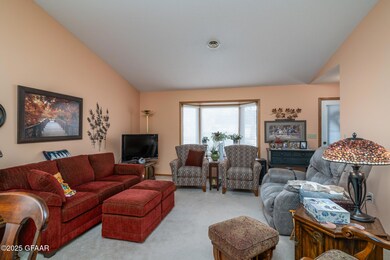 3910 Dacotah View Ct, Grand Forks, ND 58201 - photo 5