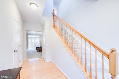 9145 Silvershadow Ct, Lorton, VA 22079 - photo 4